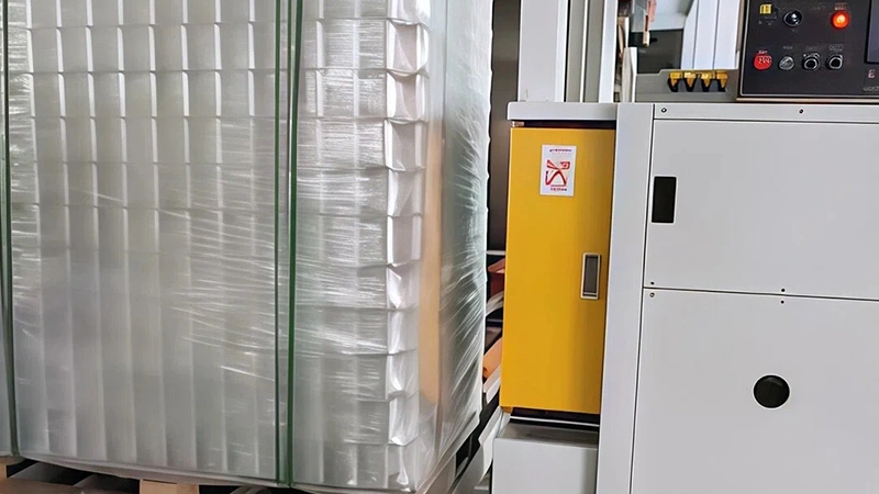 Автоматическая стреппинг машина для вертикальной обвязки паллет