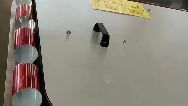 U-образный поворотный конвейер с переворачиванием банок