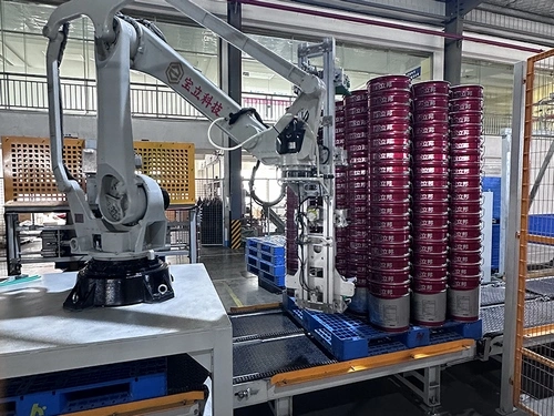 Робот-паллетайзер для ведер