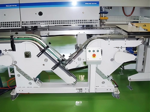 Опрокидыватель корпуса банки V-типа